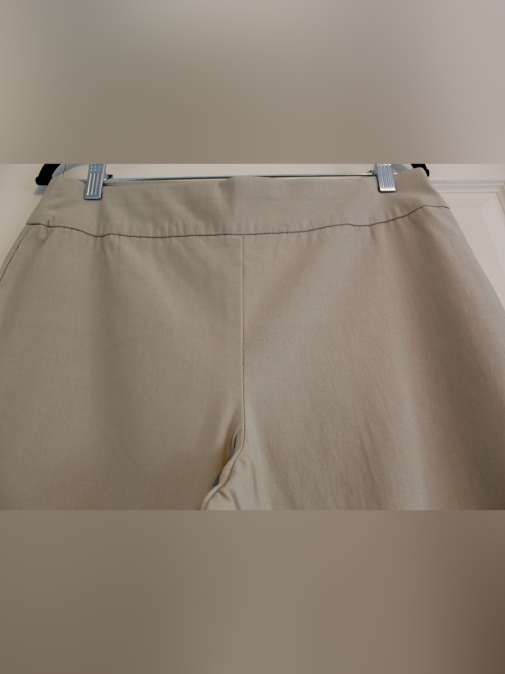 Chico’s So Slimming Bridgette Cropped Pants Khaki Sz 1.5 - Picture 4 of 6